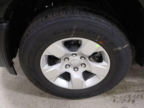 New 2026 RAM 1500 4x4 Crew Cab image 7