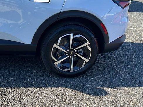 New 2026 Chevrolet Equinox EV LT image 9