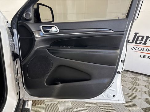 Used 2022 Jeep Grand Cherokee Limited image 27