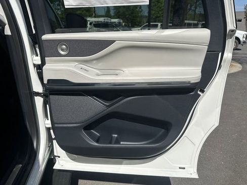 New 2026 Lincoln Navigator L Reserve image 19