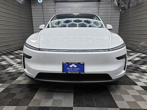 Used 2026 Tesla Model Y Long Range AWD/4WD image 3