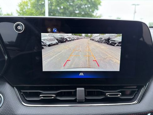 Used 2026 Chevrolet Equinox RS AWD/4WD image 32