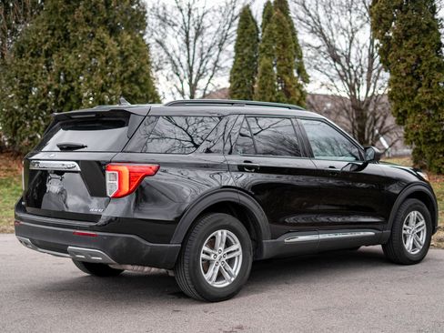Used 2023 Ford Explorer XLT w/ Equipment Group 202A image 5