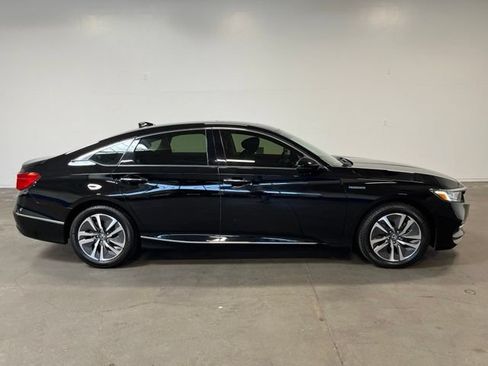 Used 2019 Honda Accord Touring image 2