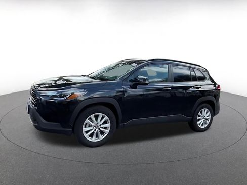 Used 2025 Toyota Corolla Cross LE image 7