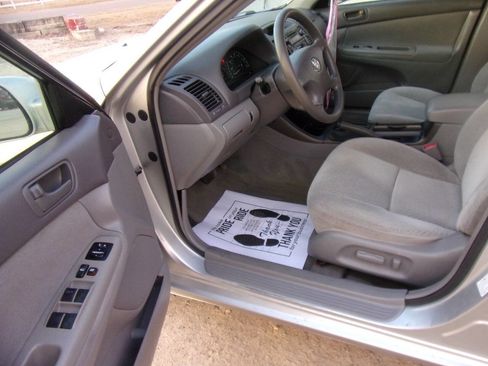 Used 2003 Toyota Camry LE image 2