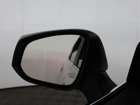 Used 2023 Toyota Highlander L image 34