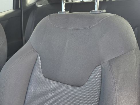 Used 2017 Jeep Renegade Latitude FWD image 20