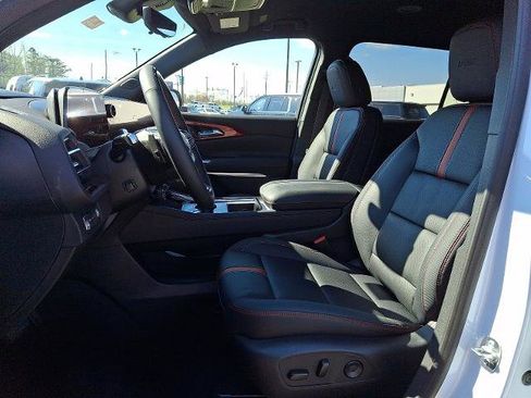 New 2026 Chevrolet Traverse RS w/ LPO, Floor Liner Package image 8
