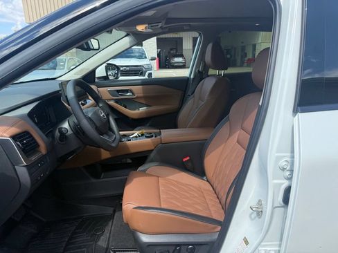 Used 2026 Nissan Rogue Platinum w/ Platinum Premium Package AWD/4WD image 3