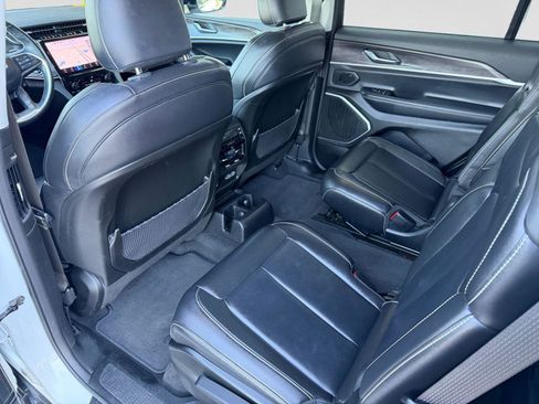 Used 2022 Jeep Grand Cherokee L Limited AWD/4WD image 41