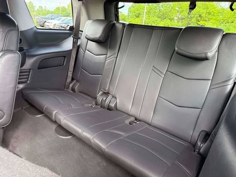 Used 2019 Cadillac Escalade Luxury AWD/4WD image 13