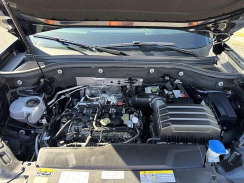 Used 2025 Volkswagen Atlas SE image 3