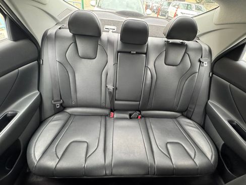 Used 2025 Hyundai Elantra Limited image 41