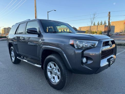 Used 2017 Toyota 4Runner SR5 Premium image 2
