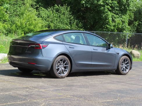 Used 2022 Tesla Model 3 Long Range AWD/4WD image 3