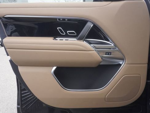 New 2026 Land Rover Range Rover Long Wheelbase SE image 17