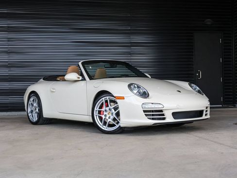 Used 2010 Porsche 911 Carrera S RWD image 9