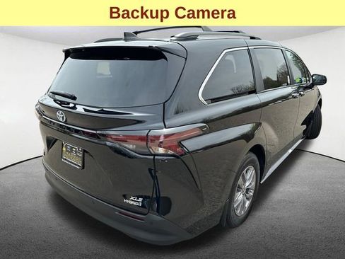 Certified 2023 Toyota Sienna XLE AWD/4WD image 12