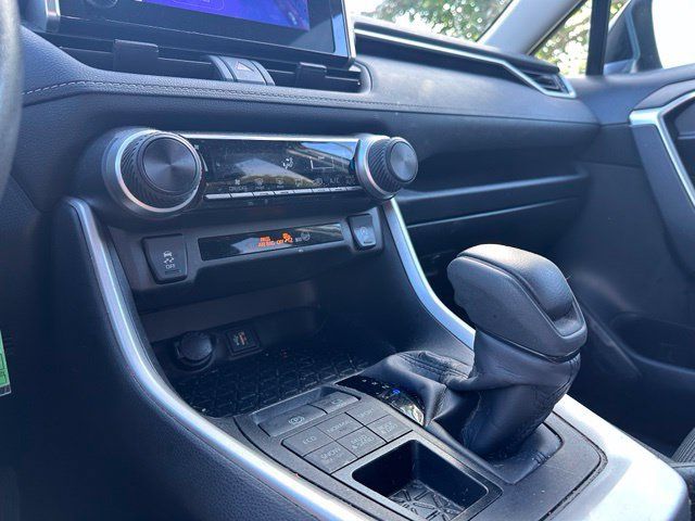 Used 2023 Toyota RAV4 LE AWD/4WD image 15
