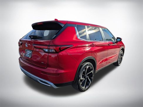 Used 2024 Mitsubishi Outlander SE image 4