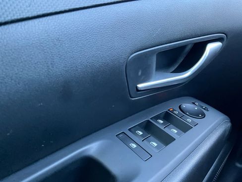Used 2025 Hyundai Santa Cruz SE AWD/4WD image 19