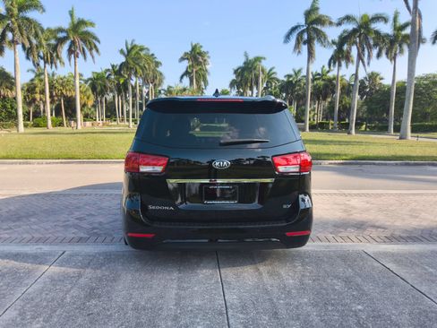 Used 2018 Kia Sedona SX FWD image 17