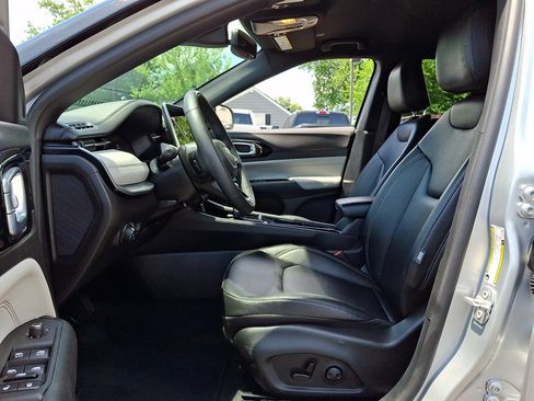 Used 2025 Jeep Compass Limited AWD/4WD image 22