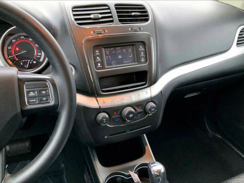 Used 2018 Dodge Journey SE image 6