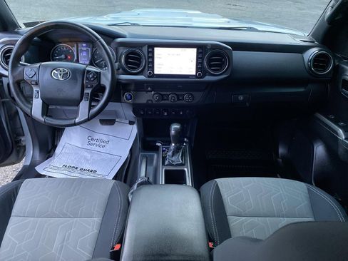 Used 2020 Toyota Tacoma SR5 image 11