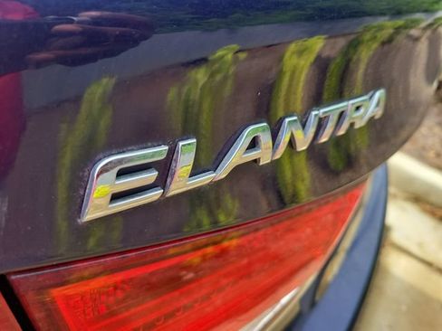 Used 2013 Hyundai Elantra GLS w/ Preferred Pkg FWD image 8