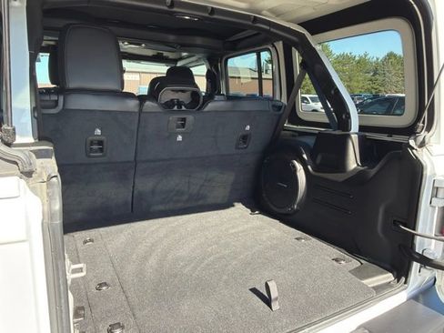 Used 2023 Jeep Wrangler Unlimited Sahara AWD/4WD image 14
