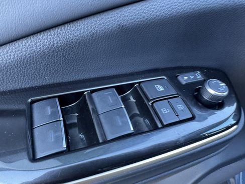 Used 2026 Toyota Crown XLE image 10