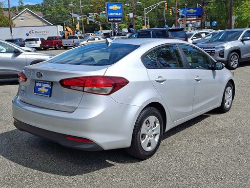 Used 2017 Kia Forte LX image 4