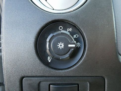 Used 2014 Ford F150 XLT image 23