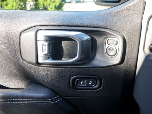 Used 2022 Jeep Wrangler Unlimited Sahara image 15