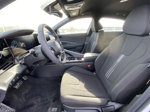 New 2025 Hyundai Elantra SEL image 11
