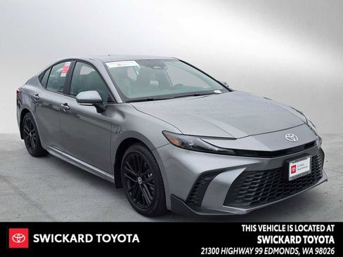 Certified 2025 Toyota Camry LE image 1