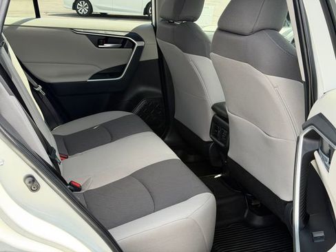 Used 2025 Toyota RAV4 XLE FWD image 19