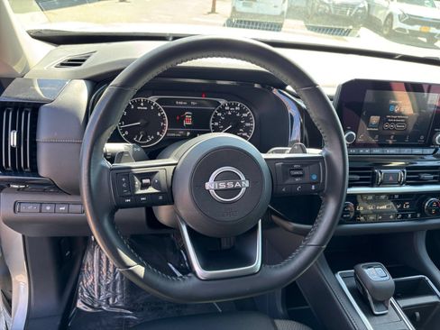 Used 2025 Nissan Pathfinder SV AWD/4WD image 30