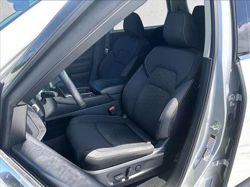 Used 2024 Nissan Pathfinder SV FWD image 27