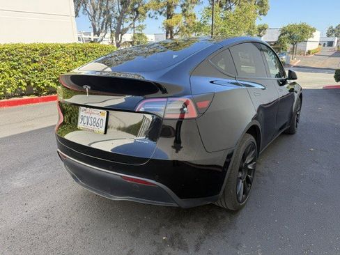 Used 2022 Tesla Model Y Long Range AWD/4WD image 3