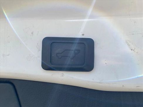 Used 2020 Toyota RAV4 Limited FWD image 6