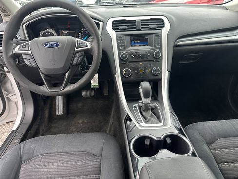 Used 2016 Ford Fusion SE image 18