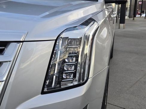 Used 2018 Cadillac Escalade ESV Platinum image 43