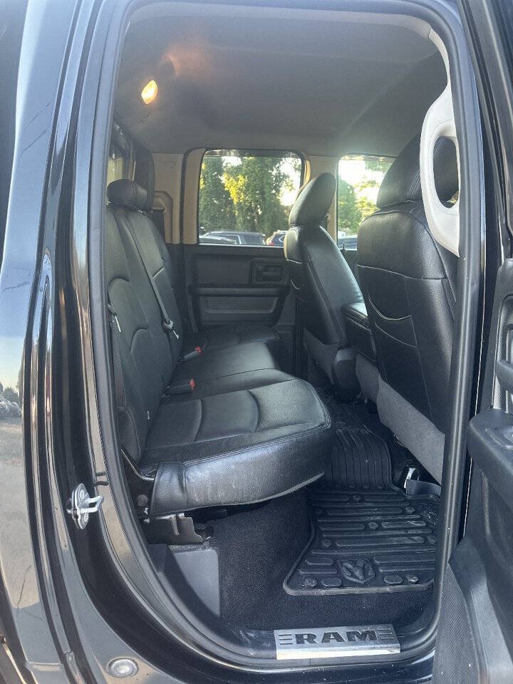 Used 2015 RAM 1500 Express w/ Black Ram 1500 Express Group AWD/4WD image 30