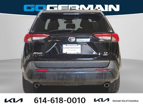 Used 2021 Toyota RAV4 LE AWD/4WD image 10