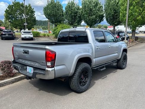 Used 2020 Toyota Tacoma SR5 AWD/4WD image 7
