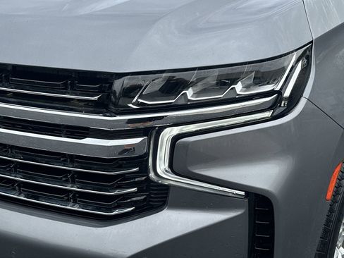 Used 2022 Chevrolet Suburban LT w/ Luxury Package AWD/4WD image 11
