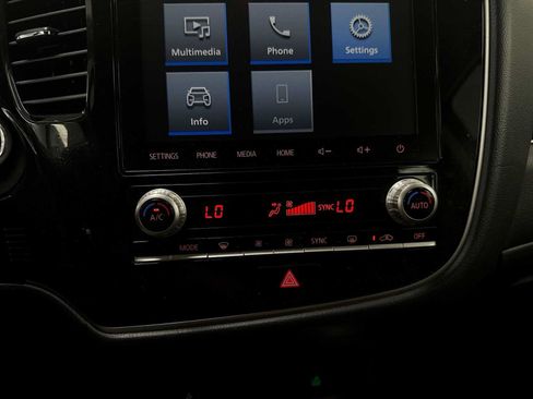 Used 2020 Mitsubishi Outlander SE AWD/4WD image 16